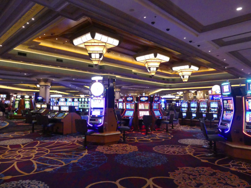 How do DiceV2 strategies maximize Bitcoin gambling returns?
